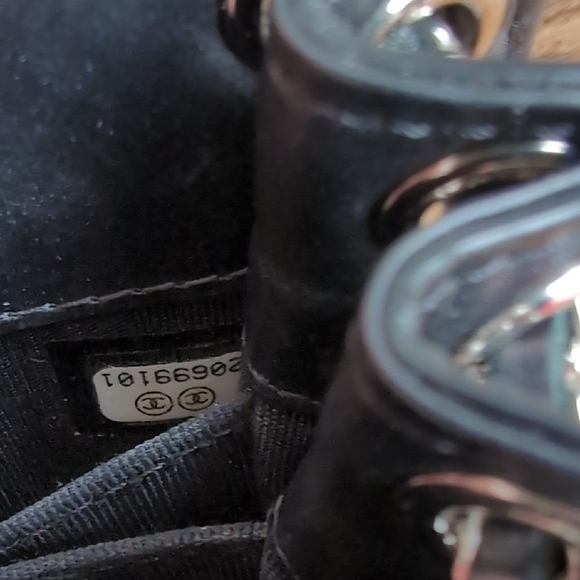 SOLD Chanel Black Quilted Chain Phone Holder Mini Bag - Picture 4 of 9